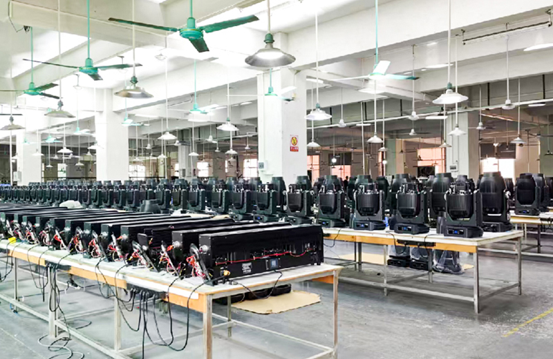 L"usine de Leahua Lighting présente la production d"équipements d"éclairage de scène